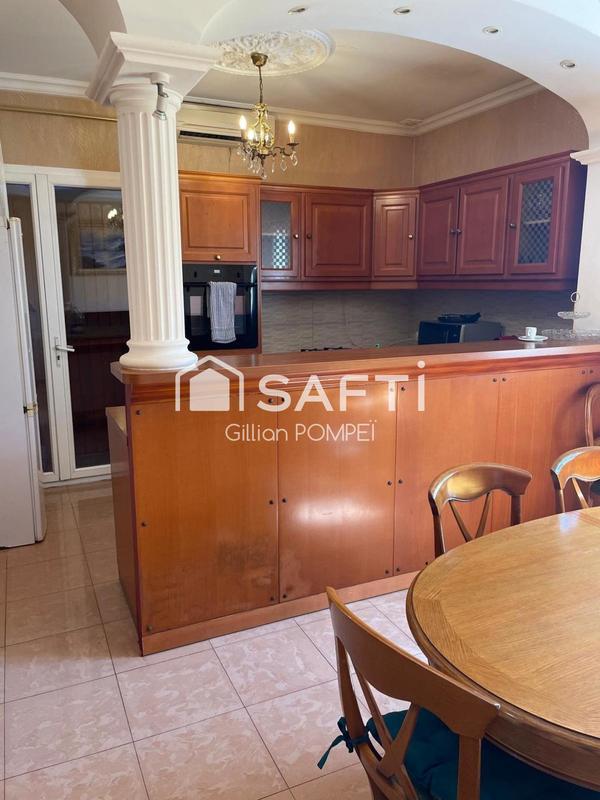 Villa - 232 m² - 6 pièces