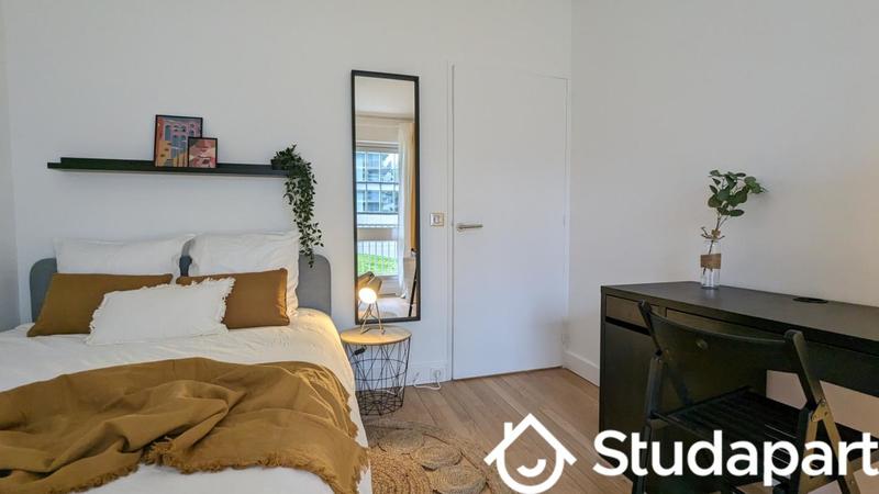 Chambre - 11 m² - 1 pièce