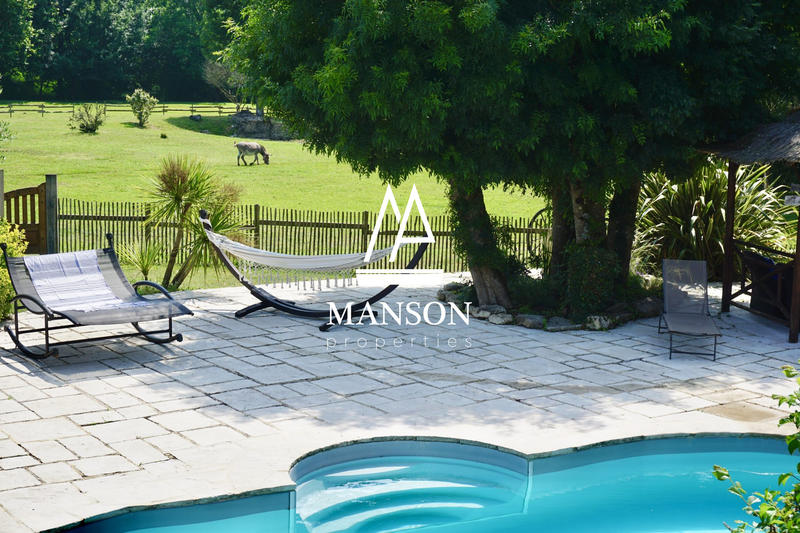 Maison ancienne - 298 m² - 12 pièces