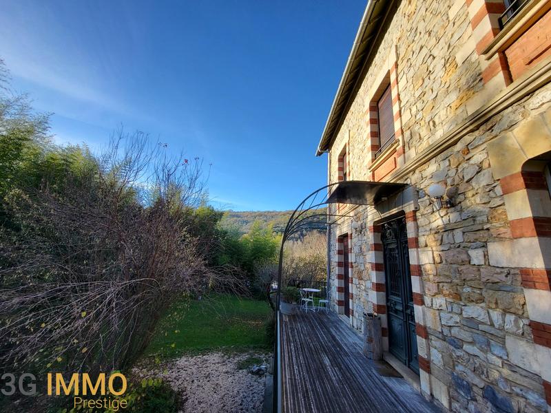 Maison - 225 m² - 10 pièces