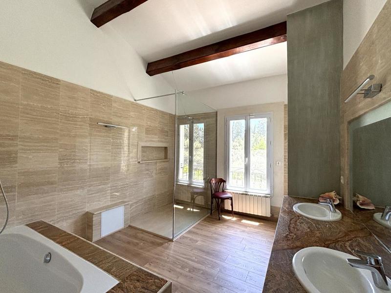 Maison - 290 m² - 8 pièces