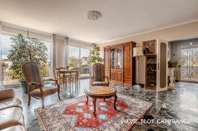 Maison - 188 m² - 10 pièces