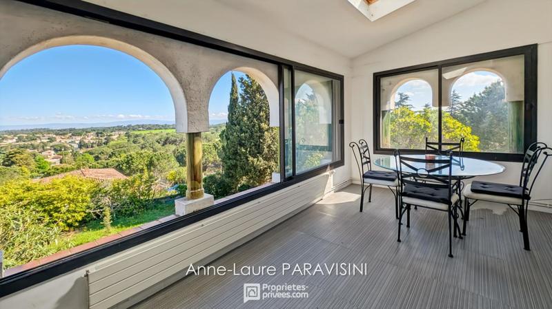 Maison - 270 m² - 10 pièces