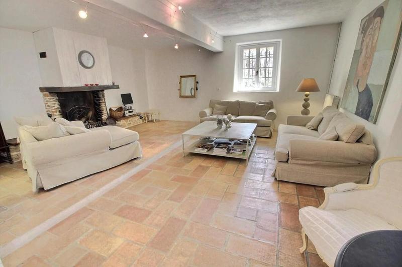 Maison - 240 m² - 7 pièces