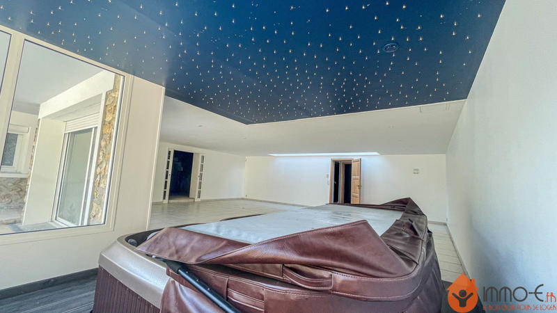 Maison - 295 m² - 9 pièces