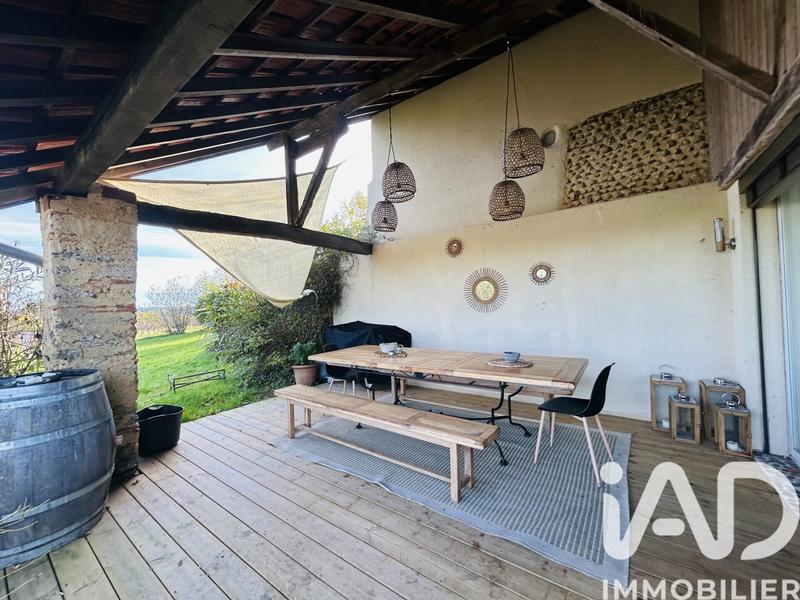 Maison - 240 m² - 8 pièces