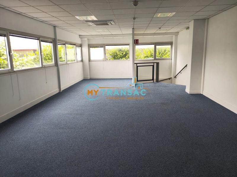 Local d'activité / Entrepôt - 2 440 m²