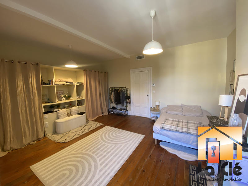 Maison - 250 m² - 6 pièces