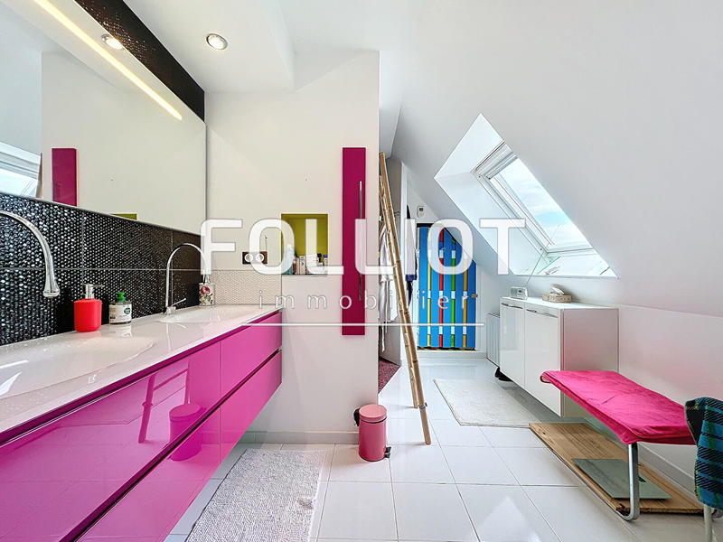 Maison - 215 m² - 10 pièces