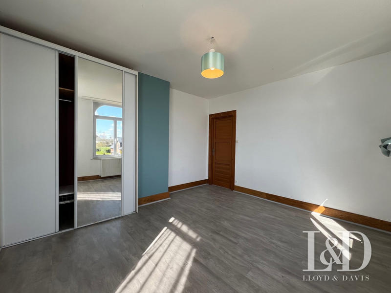 Maison - 460 m² - 18 pièces