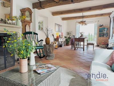 Maison - 221 m² - 5 pièces