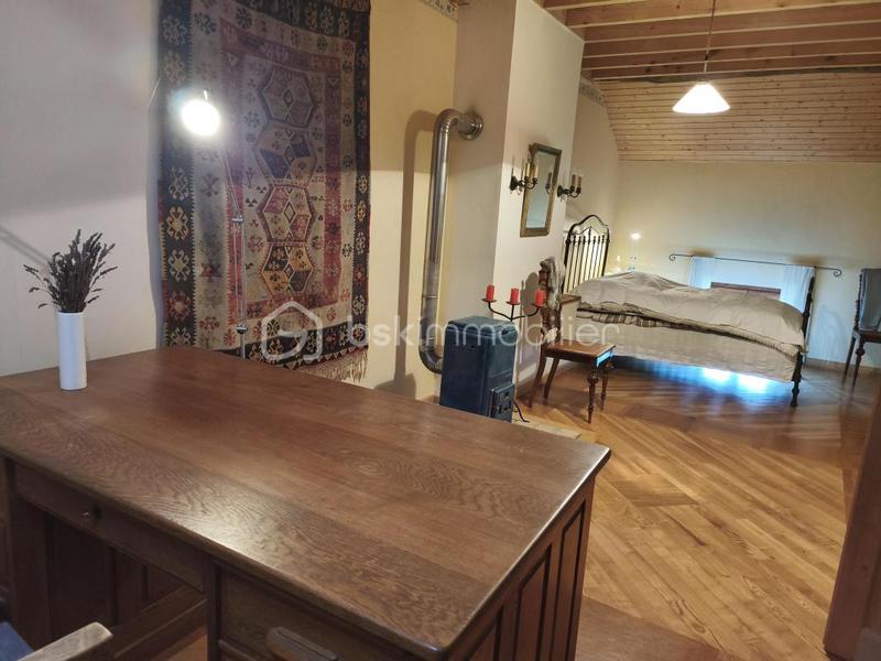 Corps de ferme - 222 m² - 9 pièces