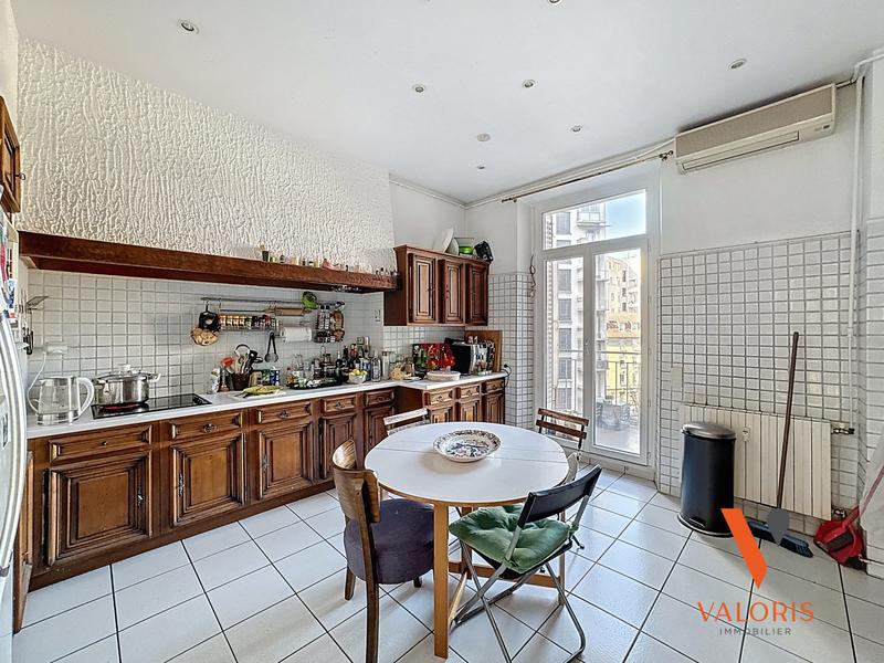 Appartement - 235 m² - 7 pièces