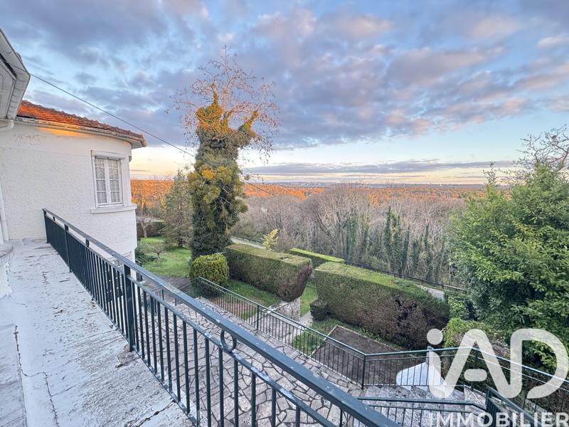 Maison - 250 m² - 8 pièces