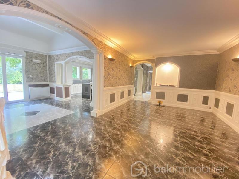 Maison traditionnelle - 180 m² - 5 pièces