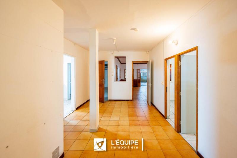 Maison - 210 m² - 8 pièces