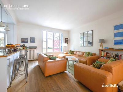 Maison - 296 m² - 9 pièces