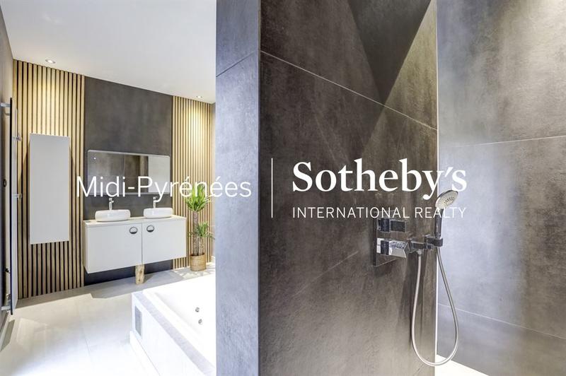 Maison - 320 m² - 9 pièces