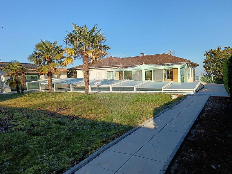 Propriété - 250 m² - 9 pièces