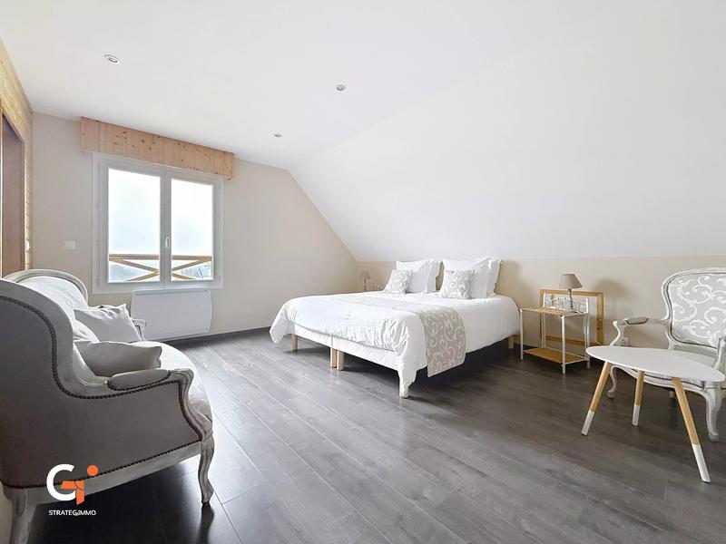 Maison - 202 m² - 7 pièces