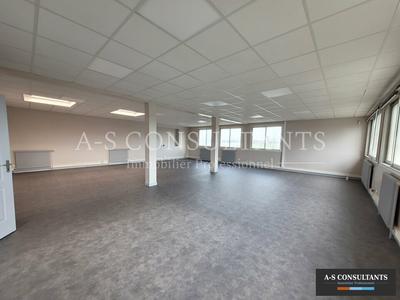 Local d'activité / Entrepôt - 750 m² - 4 pièces
