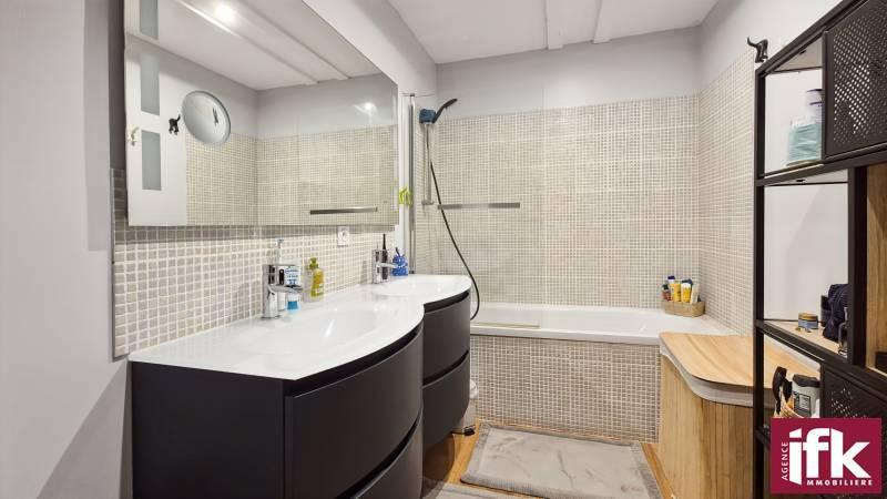 Loft - 103 m² - 4 pièces