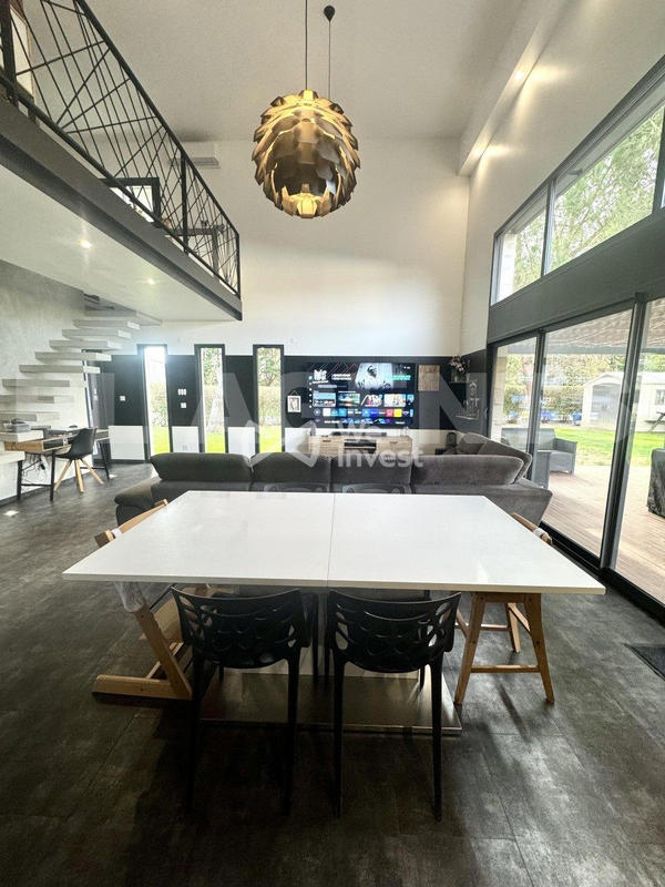 Maison - 137 m² - 5 pièces