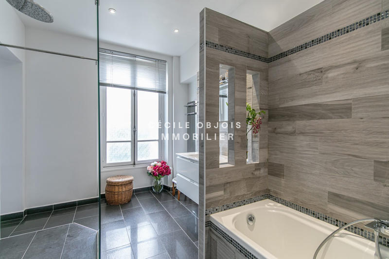 Maison - 272 m² - 11 pièces