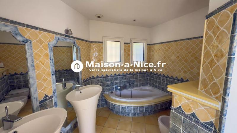 Maison - 333 m² - 10 pièces