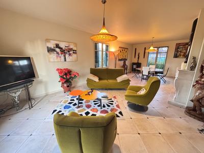 Maison traditionnelle - 195 m² - 6 pièces