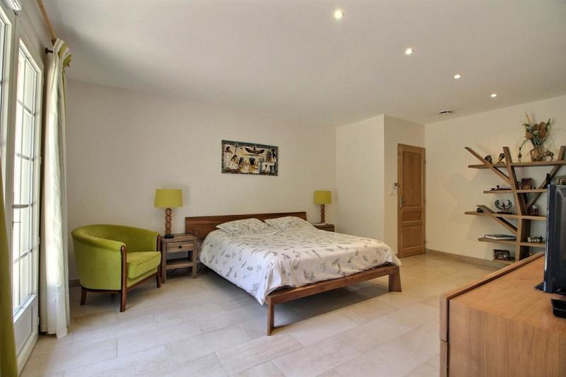 Maison - 196 m² - 7 pièces