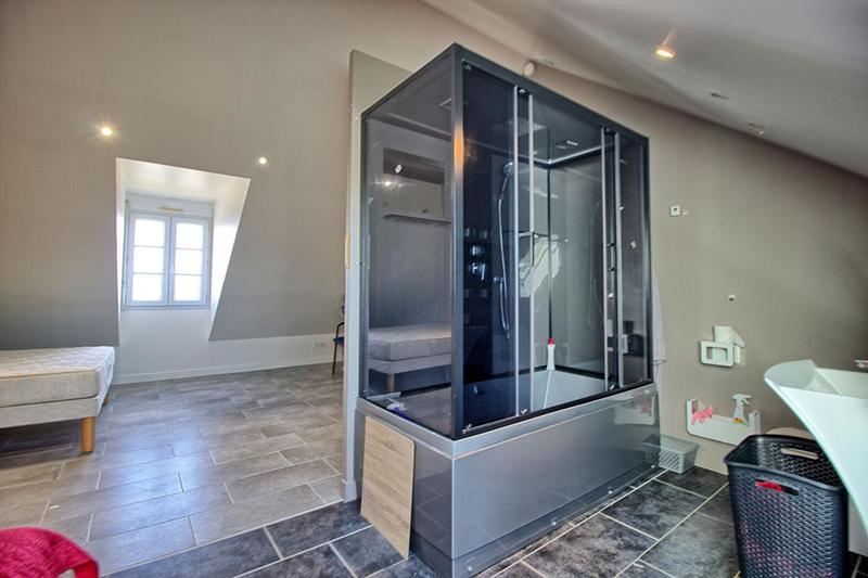 Maison - 240 m² - 9 pièces