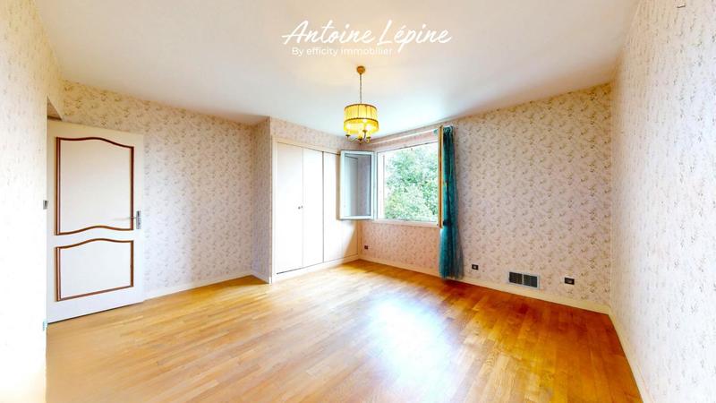 Maison - 182 m² - 9 pièces