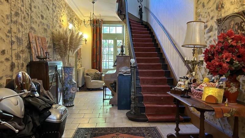 Maison - 553 m² - 8 pièces