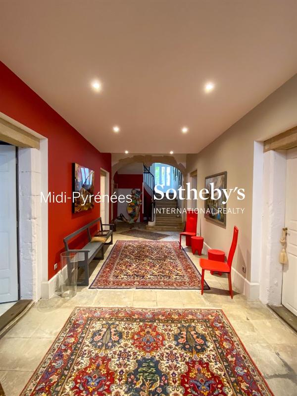 Maison - 465 m² - 10 pièces