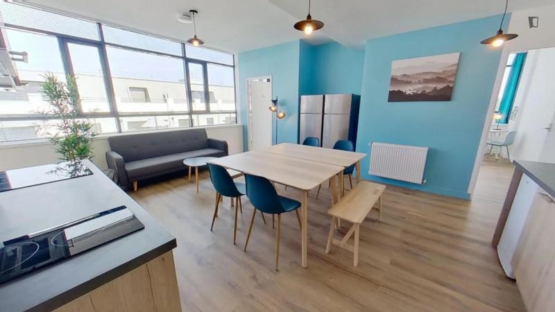 Chambre - 14 m² - 9 pièces