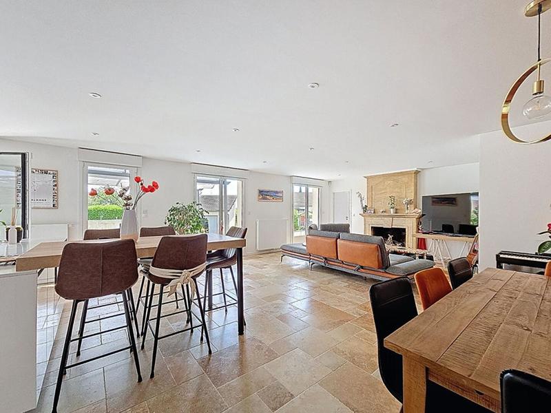 Maison - 260 m² - 10 pièces