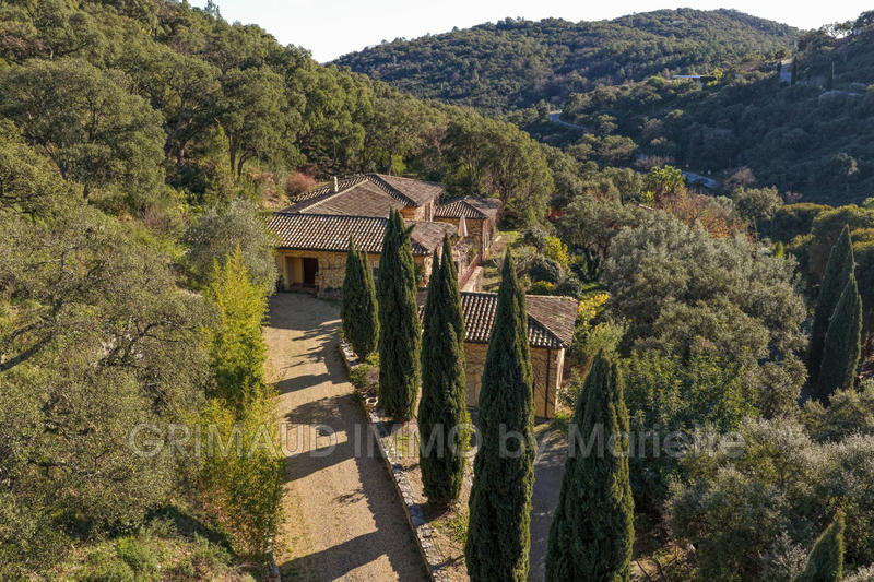 Maison - 250 m² - 8 pièces