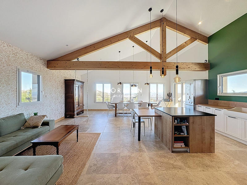 Maison - 210 m² - 9 pièces