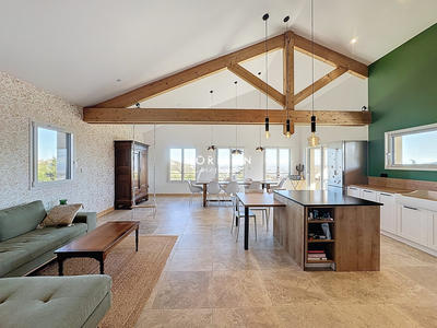 Maison - 210 m² - 9 pièces