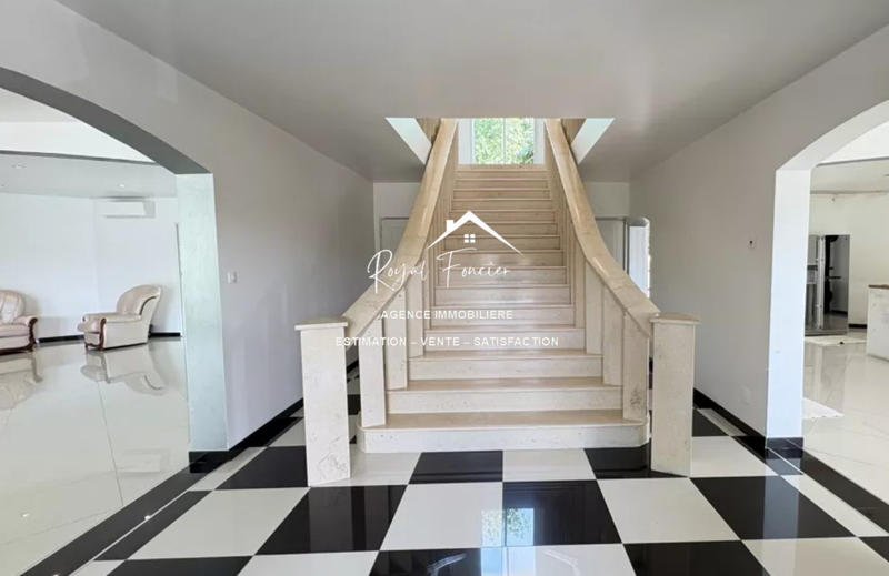 Maison contemporaine - 265 m² - 6 pièces