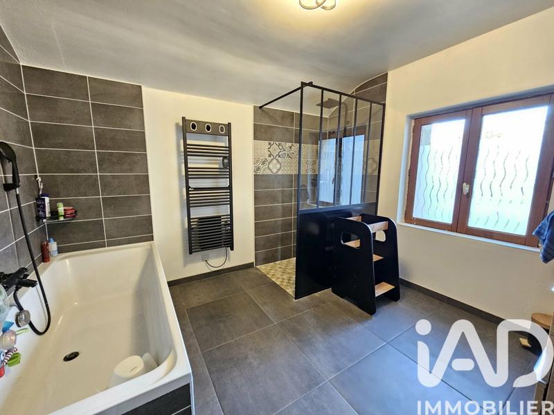 Maison - 121 m² - 6 pièces