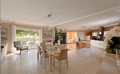 Villa - 175 m² - 6 pièces
