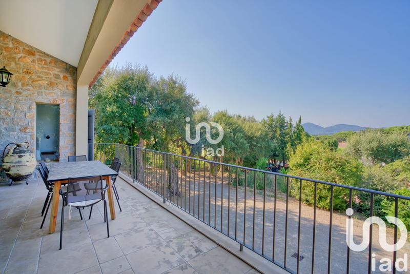 Maison - 220 m² - 6 pièces