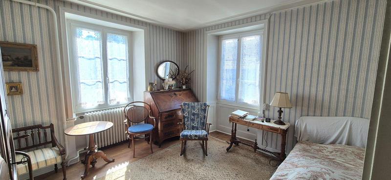 Maison - 222 m² - 9 pièces