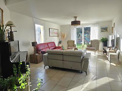 Maison - 215 m² - 8 pièces