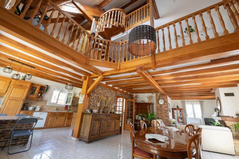 Maison - 208 m² - 6 pièces