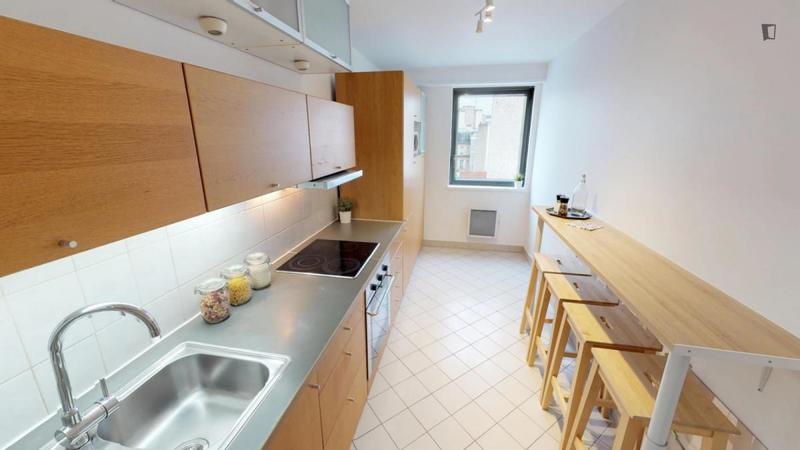 Chambre - 12 m² - 5 pièces