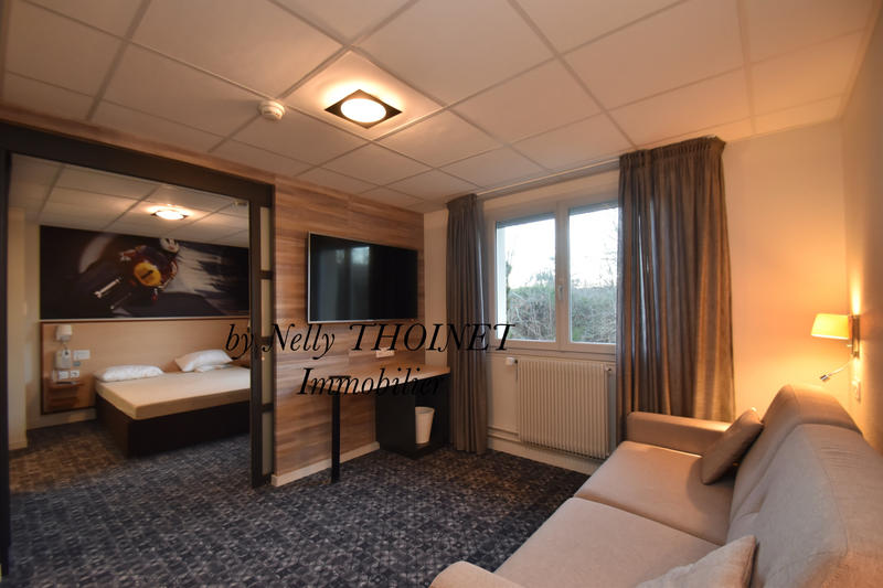 Local commercial - 1 500 m²