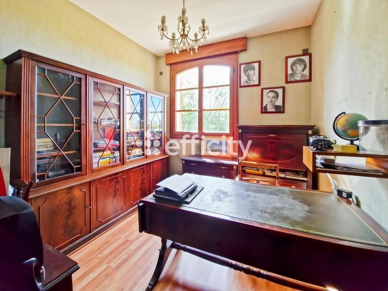 Maison - 245 m² - 11 pièces